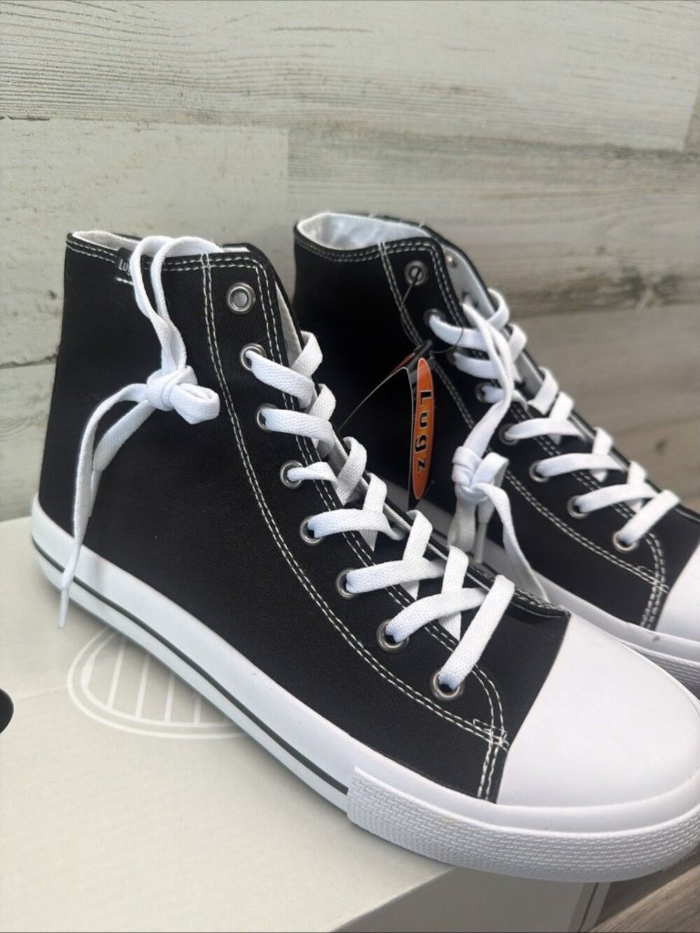 Lugz Women's Stagger Hi Fashion Sneaker, Black/White, 8.5 M US New In Box - Picture 2 of 5